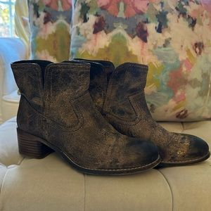 Diba True Walnut Grove Booties in Charcoal Vintage Leather, size 8